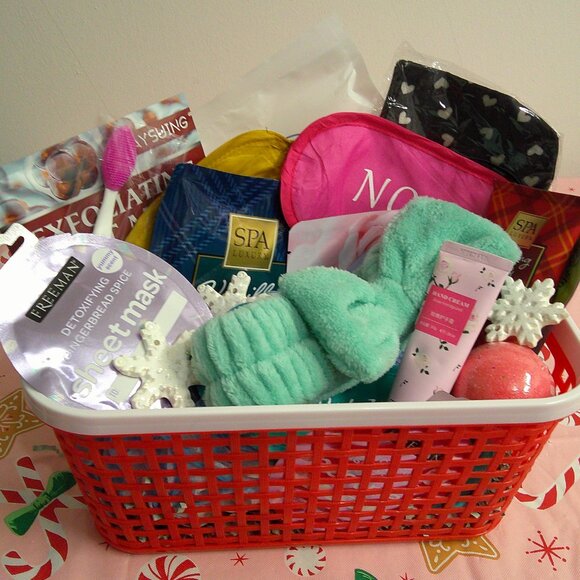 Spa Serenity Silent Night-22 Piece Christmas Holiday Self-Care Gift Basket - Picture 3 of 6